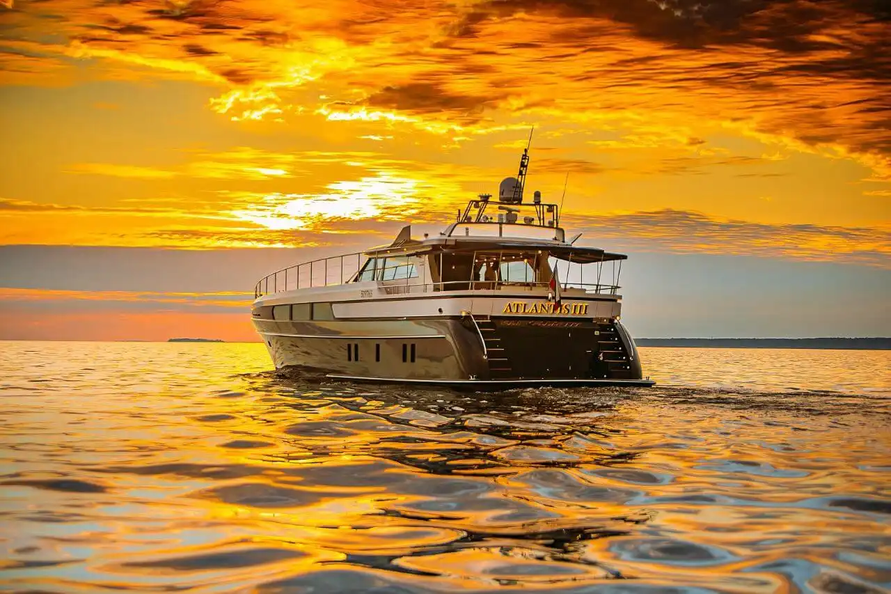 Dubai Xclusive Luxury Shared Yacht Tour (Sunset)